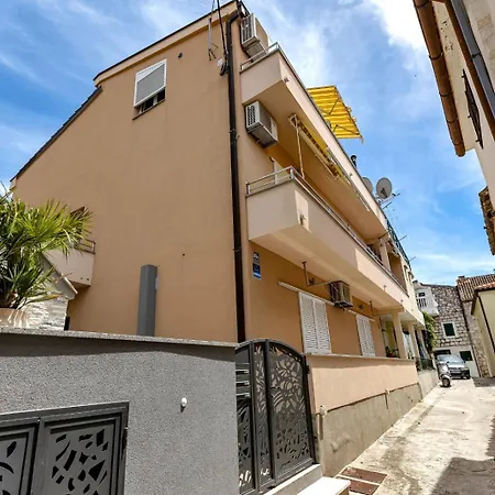 Leona Apartamento